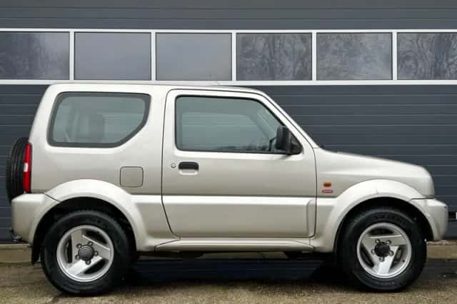 Suzuki Jimny (2004) thumbnail 5
