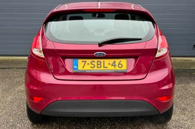 Ford Fiesta (2013) thumbnail 4