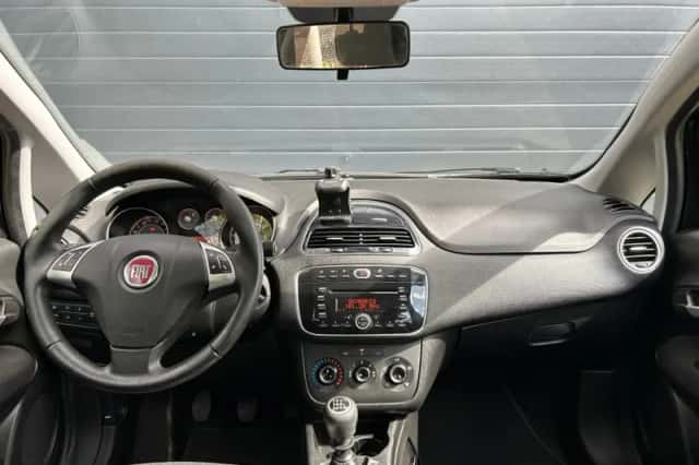 Fiat Punto (2012) thumbnail 2