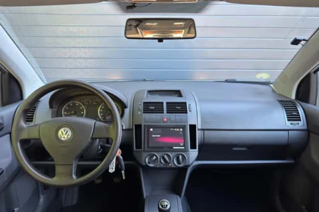 Volkswagen Polo (2008) thumbnail 2