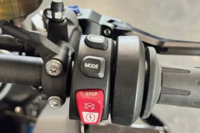 BMW M 1000 R (2023) thumbnail 6