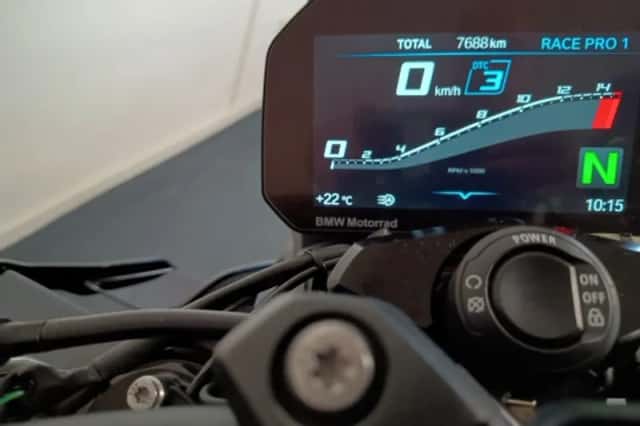 BMW M 1000 R (2023) thumbnail 5