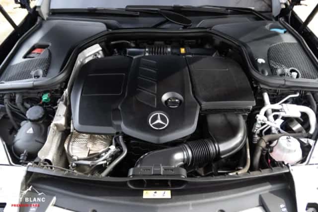 Mercedes-Benz E300de (2019) thumbnail 46