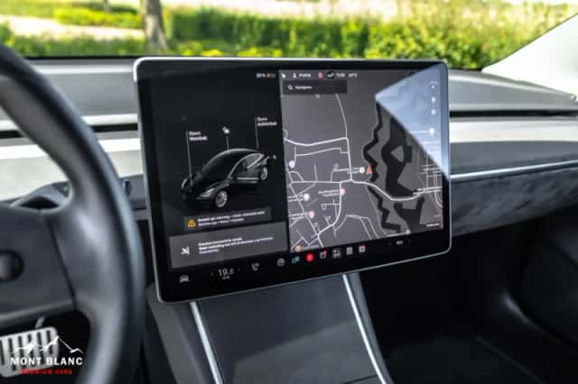 Tesla Model 3 (2019) thumbnail 16