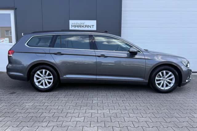 Volkswagen Passat (2015) thumbnail 4