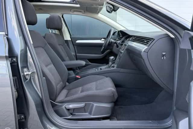 Volkswagen Passat (2015) thumbnail 6