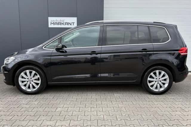 Volkswagen Touran (2018) thumbnail 2