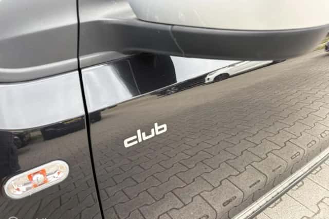 Volkswagen Up! (2015) thumbnail 3