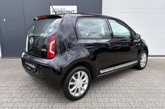 Volkswagen Up! (2015) thumbnail 4