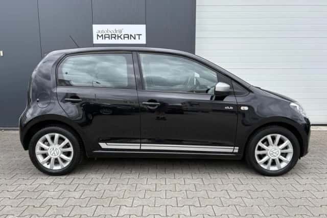 Volkswagen Up! (2015) thumbnail 5