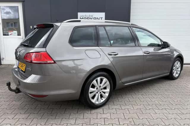 Volkswagen Golf (2016) thumbnail 3