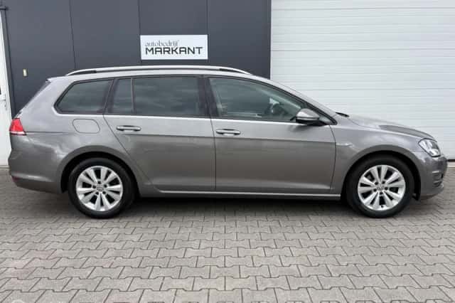 Volkswagen Golf (2016) thumbnail 4