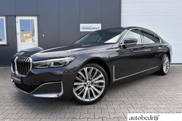BMW 7-Serie (2021) thumbnail 1