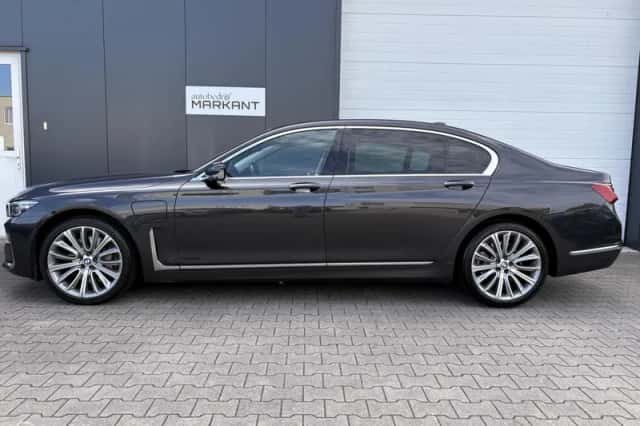 BMW 7-Serie (2021) thumbnail 2