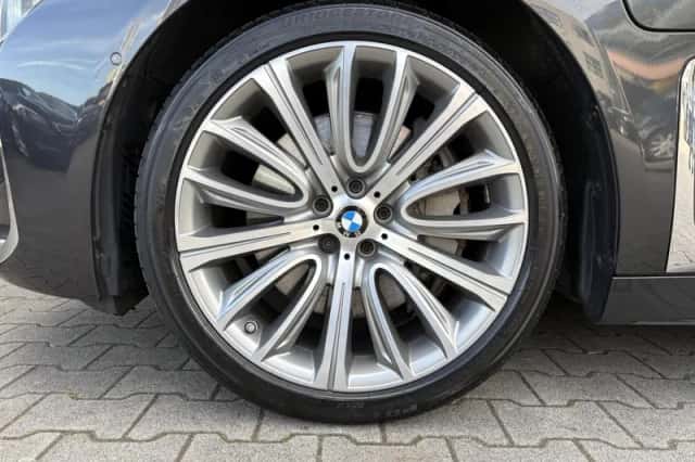 BMW 7-Serie (2021) thumbnail 3