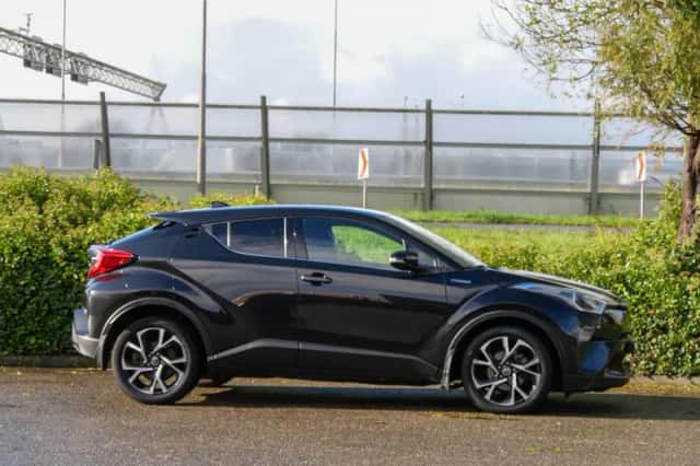 Toyota C-HR (2019) thumbnail 5