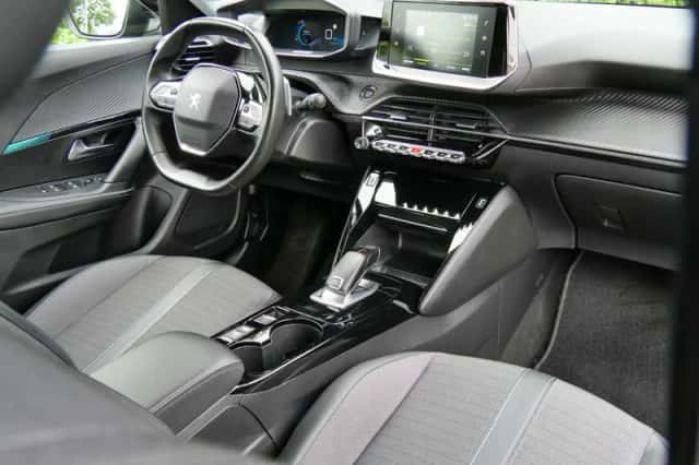 Peugeot 2008 (2021) thumbnail 3