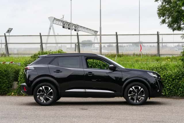 Peugeot 2008 (2021) thumbnail 5