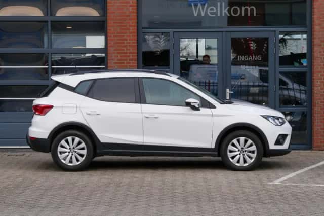 SEAT Arona (2021) thumbnail 5