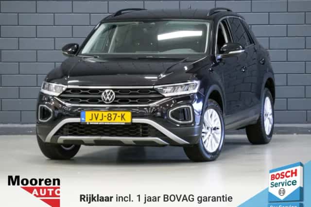 Volkswagen T-Roc (2023) thumbnail 1