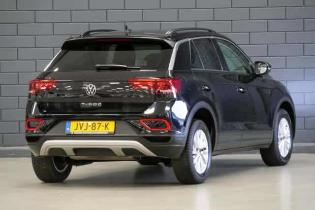 Volkswagen T-Roc (2023) thumbnail 2