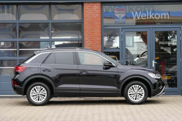 Volkswagen T-Roc (2023) thumbnail 5