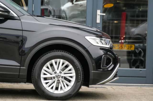 Volkswagen T-Roc (2023) thumbnail 6