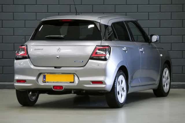 Suzuki Swift (2025) thumbnail 2