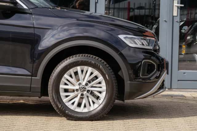 Volkswagen T-Roc (2025) thumbnail 6