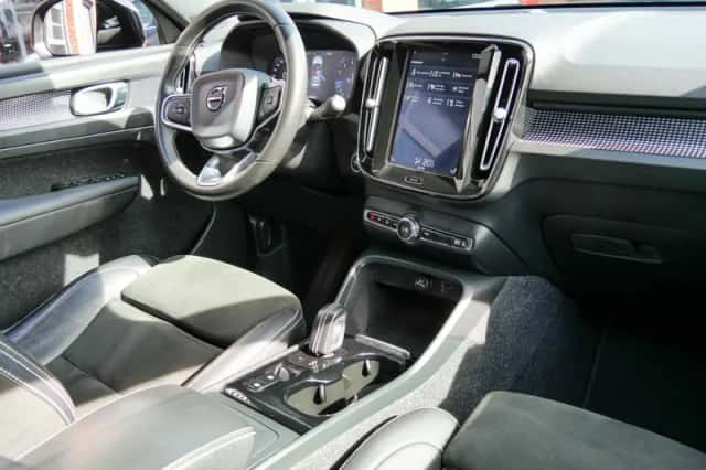 Volvo XC40 (2020) thumbnail 3