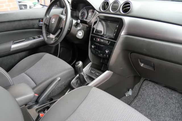Suzuki Vitara (2019) thumbnail 3