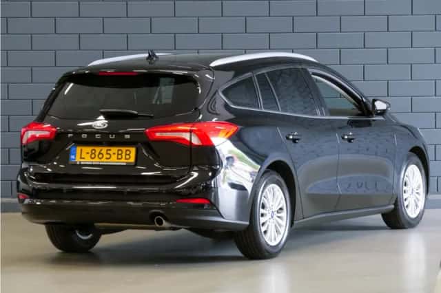 Ford Focus (2021) thumbnail 2