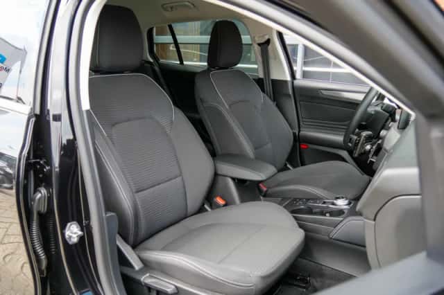 Ford Focus (2021) thumbnail 4