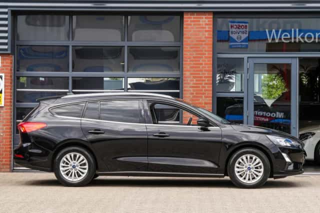 Ford Focus (2021) thumbnail 5