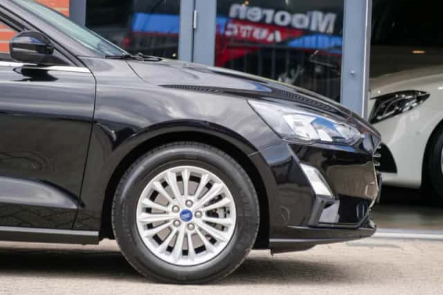 Ford Focus (2021) thumbnail 6