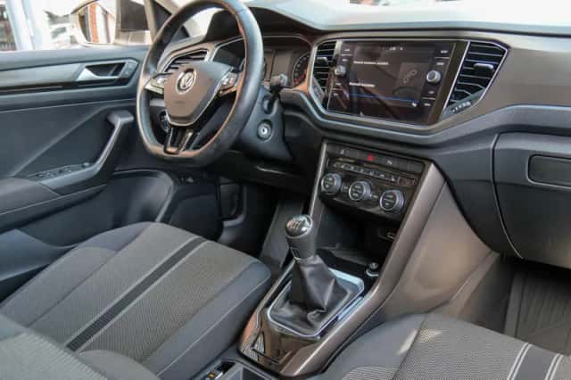 Volkswagen T-Roc (2019) thumbnail 3