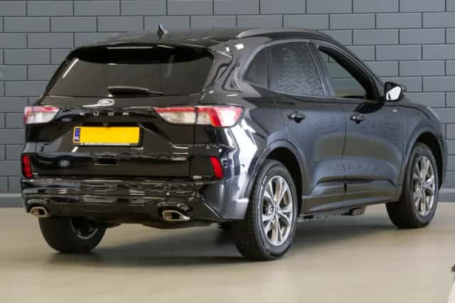 Ford Kuga (2023) thumbnail 2