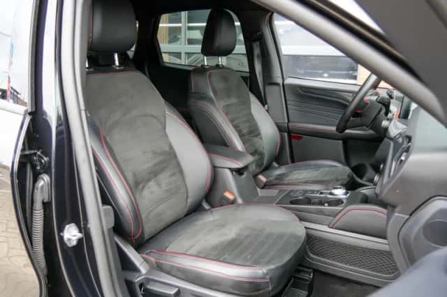 Ford Kuga (2023) thumbnail 4
