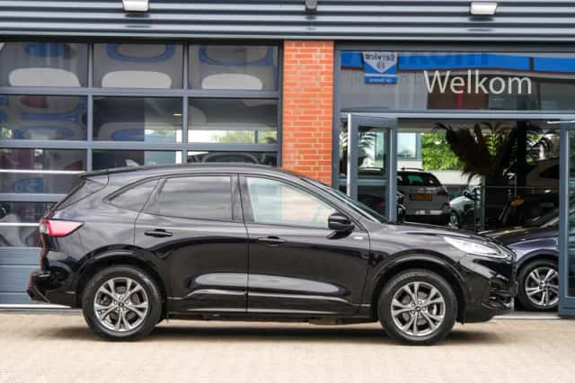 Ford Kuga (2023) thumbnail 5