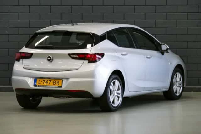 Opel Astra (2021) thumbnail 2