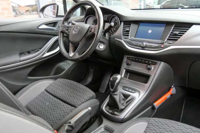 Opel Astra (2021) thumbnail 3