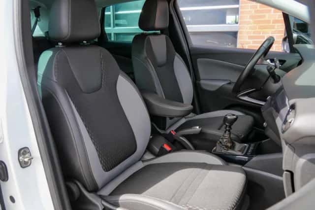 Opel Crossland X (2019) thumbnail 4