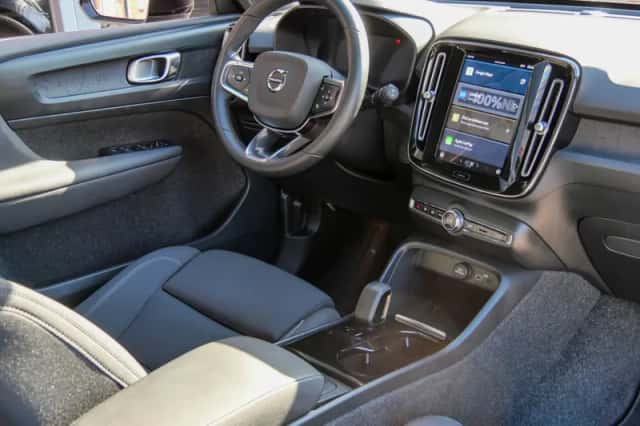 Volvo XC40 (2022) thumbnail 3