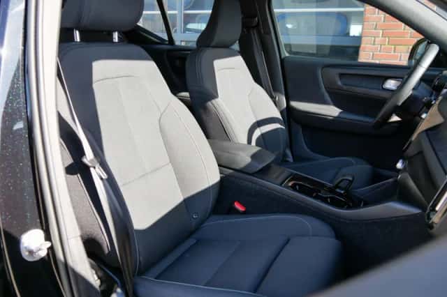 Volvo XC40 (2022) thumbnail 4