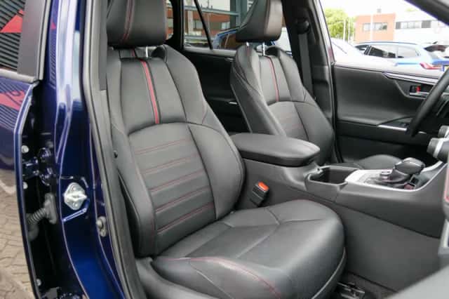 Toyota RAV4 (2023) thumbnail 4
