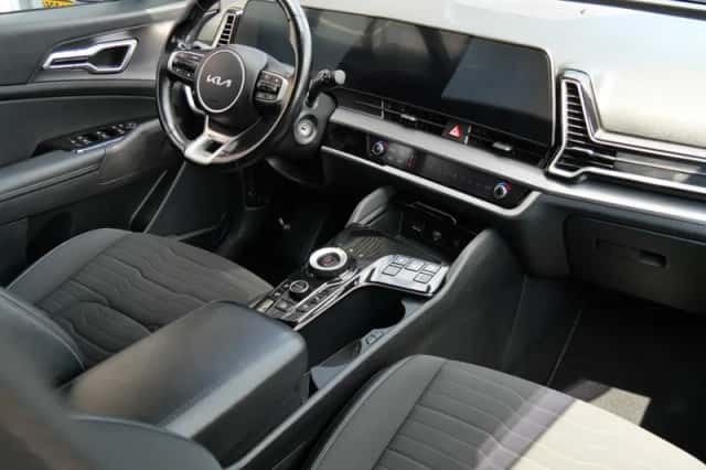 Kia Sportage (2022) thumbnail 3