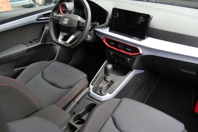 SEAT Arona (2024) thumbnail 3