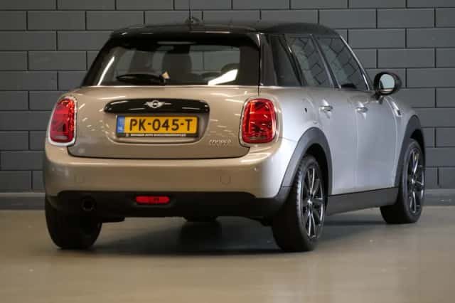 MINI Cooper (2017) thumbnail 2