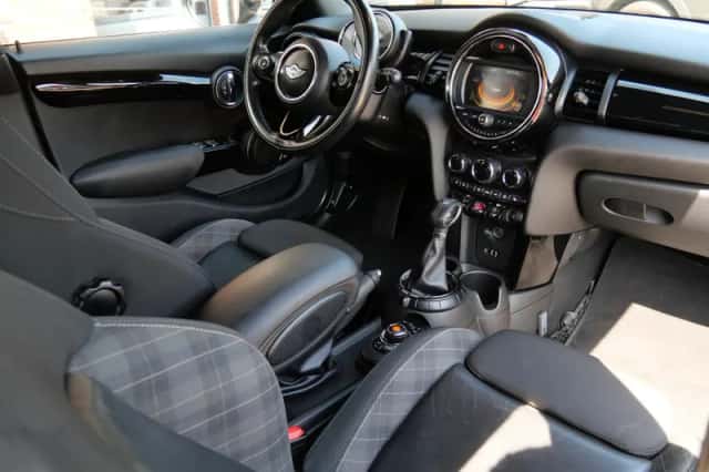 MINI Cooper (2017) thumbnail 3