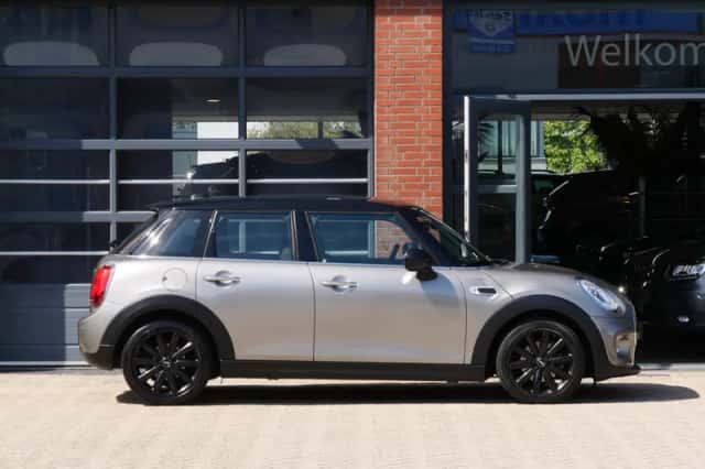 MINI Cooper (2017) thumbnail 5